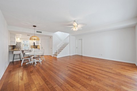 Townhouse in Palm Beach Gardens, Florida 3 bedrooms, 145.86 sq.m. № 2187145 - photo 11