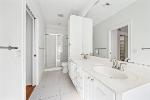 Townhouse in Palm Beach Gardens, Florida 3 bedrooms, 145.86 sq.m. № 2187145 - photo 15