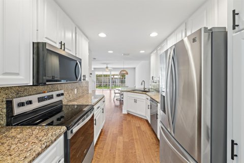 Townhouse in Palm Beach Gardens, Florida 3 bedrooms, 145.86 sq.m. № 2187145 - photo 3