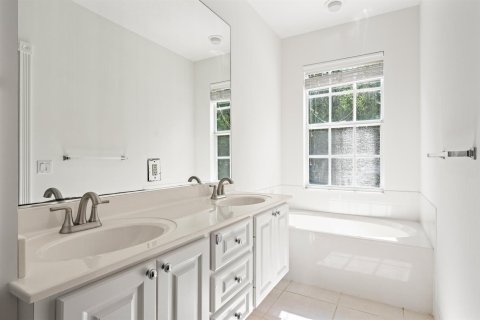 Townhouse in Palm Beach Gardens, Florida 3 bedrooms, 145.86 sq.m. № 2187145 - photo 16
