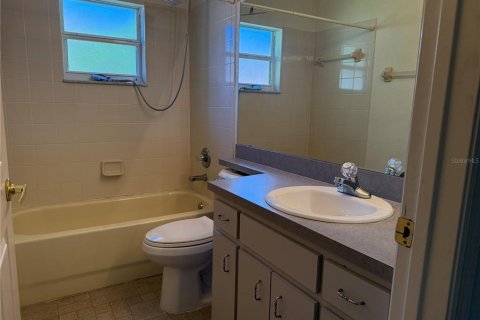 Villa ou maison à louer à Seffner, Floride: 3 chambres, 155.24 m2 № 2431157 - photo 4