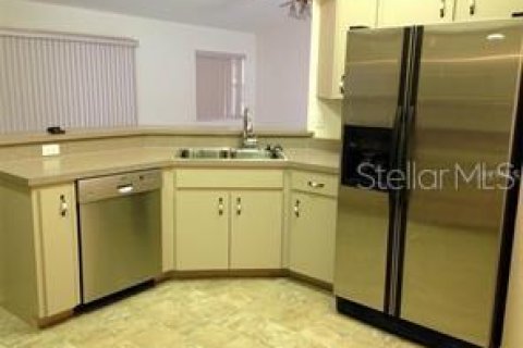 Villa ou maison à louer à Seffner, Floride: 3 chambres, 155.24 m2 № 2431157 - photo 3