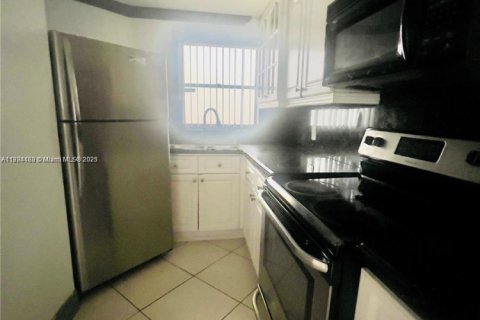 Appartement à louer à Hialeah, Floride: 3 chambres, 120.77 m2 № 1948027 - photo 4