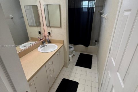 Touwnhouse à vendre à Tamarac, Floride: 3 chambres, 130.43 m2 № 1946277 - photo 15
