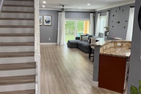 Touwnhouse à vendre à Tamarac, Floride: 3 chambres, 130.43 m2 № 1946277 - photo 4