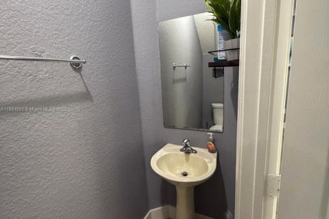 Touwnhouse à vendre à Tamarac, Floride: 3 chambres, 130.43 m2 № 1946277 - photo 7