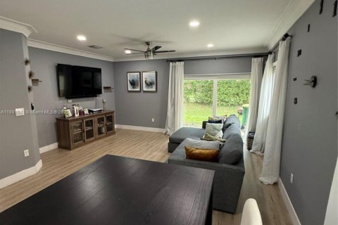 Touwnhouse à vendre à Tamarac, Floride: 3 chambres, 130.43 m2 № 1946277 - photo 5