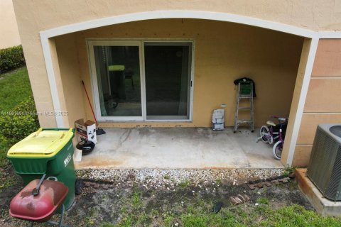 Touwnhouse à vendre à Tamarac, Floride: 3 chambres, 130.43 m2 № 1946277 - photo 18