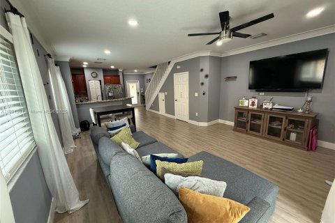 Touwnhouse à vendre à Tamarac, Floride: 3 chambres, 130.43 m2 № 1946277 - photo 6