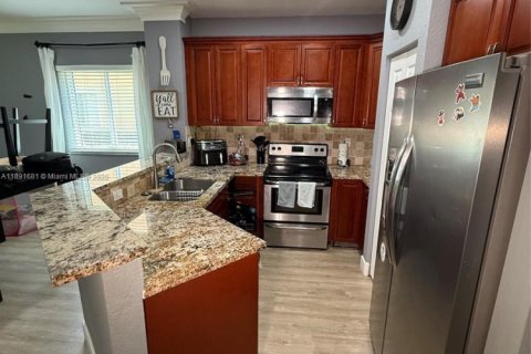 Touwnhouse à vendre à Tamarac, Floride: 3 chambres, 130.43 m2 № 1946277 - photo 2