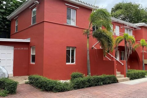 Condominio en venta en Miami, Florida, 31.4 m2 № 1864569 - foto 1