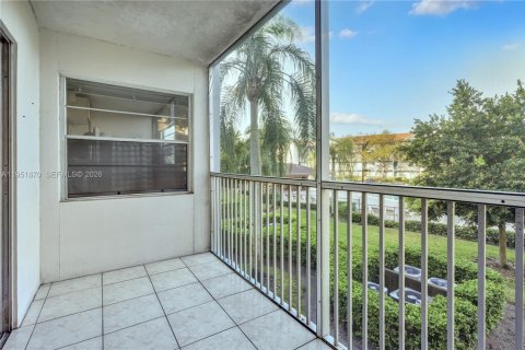 Condo in Pembroke Pines, Florida, 2 bedrooms  № 2054366 - photo 14