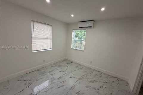 Casa en alquiler en Hollywood, Florida, 2 dormitorios, 143.35 m2 № 2008351 - foto 9