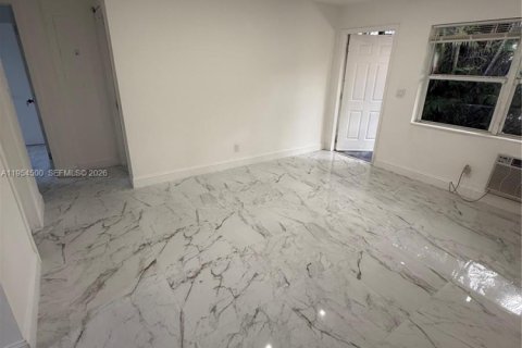 Casa en alquiler en Hollywood, Florida, 2 dormitorios, 143.35 m2 № 2008351 - foto 7