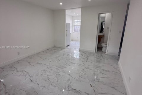 Casa en alquiler en Hollywood, Florida, 2 dormitorios, 143.35 m2 № 2008351 - foto 13