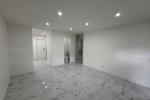 Casa en alquiler en Hollywood, Florida, 2 dormitorios, 143.35 m2 № 2008351 - foto 12