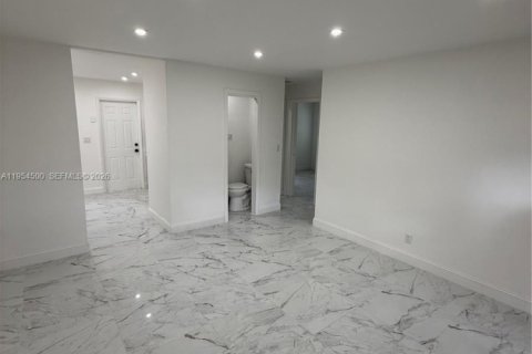 Casa en alquiler en Hollywood, Florida, 2 dormitorios, 143.35 m2 № 2008351 - foto 8