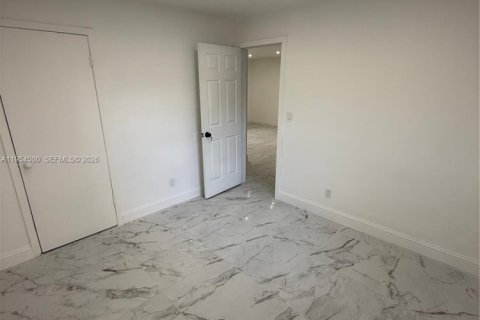 Casa en alquiler en Hollywood, Florida, 2 dormitorios, 143.35 m2 № 2008351 - foto 10