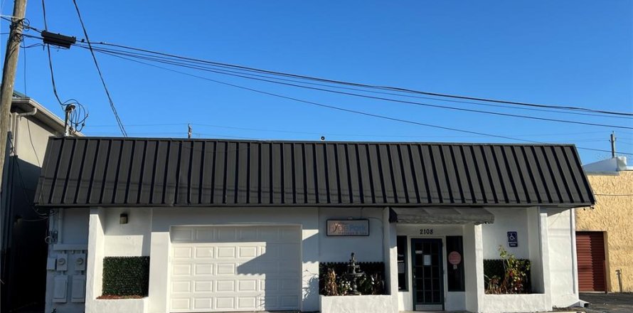 Propiedad comercial en Tampa, Florida 423.63 m2 № 1688045