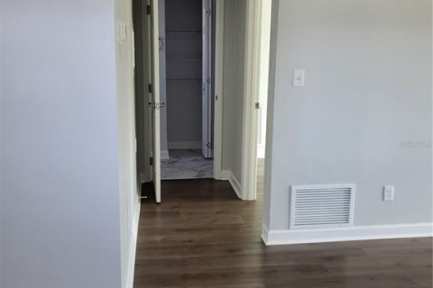 Condo in New Port Richey, Florida, 1 bedroom  № 2099540 - photo 7