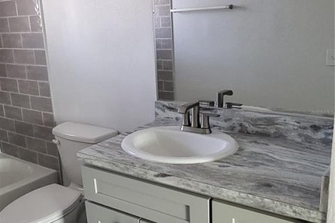 Condo in New Port Richey, Florida, 1 bedroom  № 2099540 - photo 9