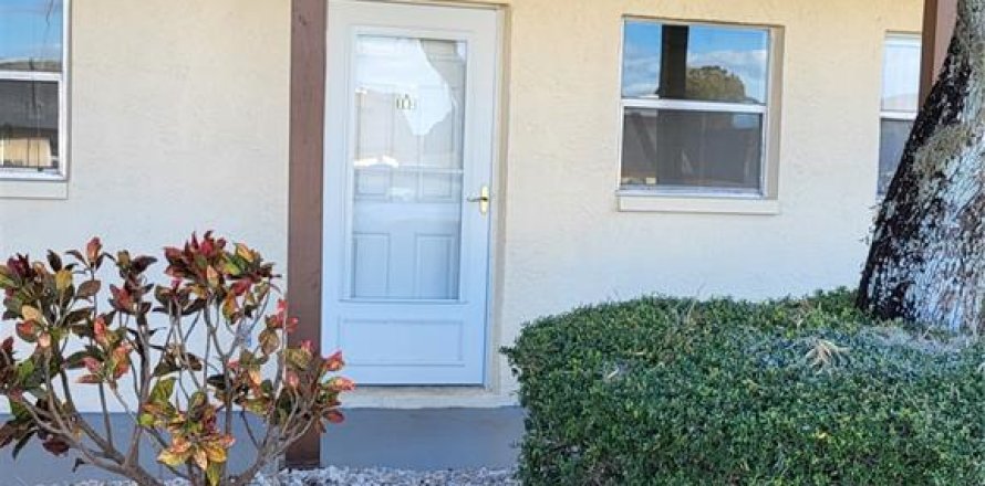 Condo in New Port Richey, Florida, 1 bedroom  № 2099540