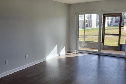 Condo in New Port Richey, Florida, 1 bedroom  № 2099540 - photo 5