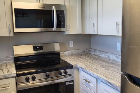 Condo in New Port Richey, Florida, 1 bedroom  № 2099540 - photo 4