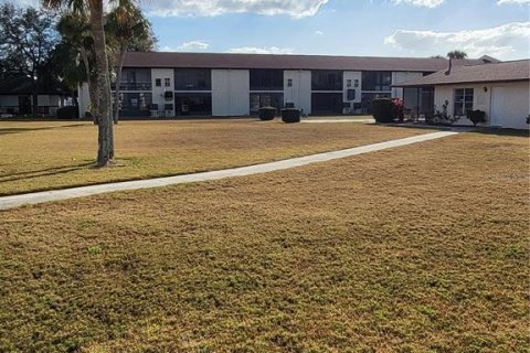 Condo in New Port Richey, Florida, 1 bedroom  № 2099540 - photo 16
