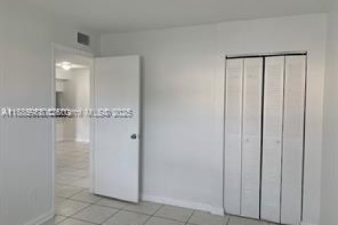 Condo in Miami, Florida, 3 bedrooms  № 1953367 - photo 26