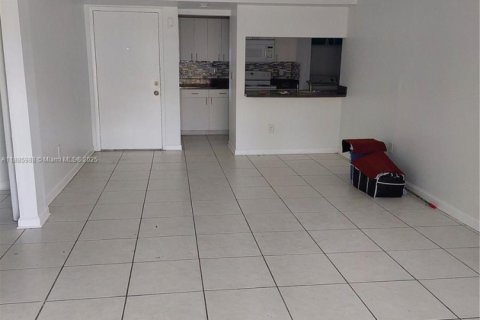 Condo in Miami, Florida, 3 bedrooms  № 1953367 - photo 22