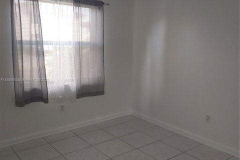 Condo in Miami, Florida, 3 bedrooms  № 1953367 - photo 15