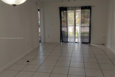 Condo in Miami, Florida, 3 bedrooms  № 1953367 - photo 8