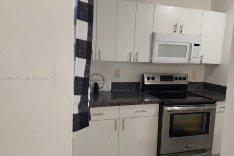 Condo in Miami, Florida, 3 bedrooms  № 1953367 - photo 9