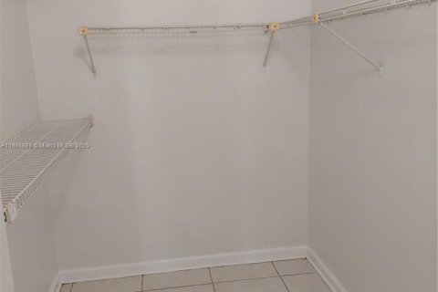 Condo in Miami, Florida, 3 bedrooms  № 1953367 - photo 20