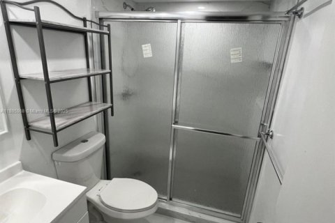 Condo in Miami, Florida, 3 bedrooms  № 1953367 - photo 10