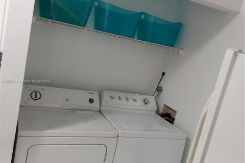 Condo in Miami, Florida, 3 bedrooms  № 1953367 - photo 23
