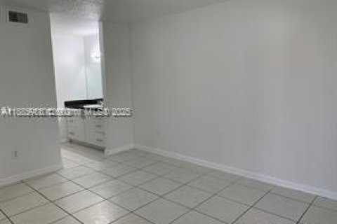 Condo in Miami, Florida, 3 bedrooms  № 1953367 - photo 24