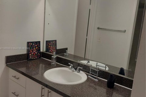 Condo in Miami, Florida, 3 bedrooms  № 1953367 - photo 12