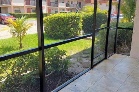 Condo in Miami, Florida, 3 bedrooms  № 1953367 - photo 28
