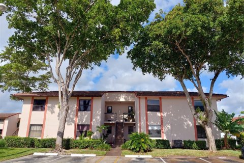 Condo in Miami, Florida, 3 bedrooms  № 1953367 - photo 1
