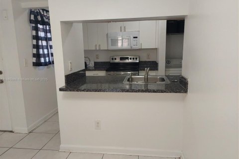 Condo in Miami, Florida, 3 bedrooms  № 1953367 - photo 7