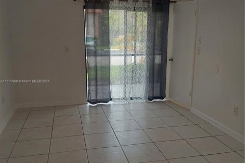 Condo in Miami, Florida, 3 bedrooms  № 1953367 - photo 13