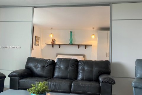 Condo in Sunny Isles Beach, Florida, 1 bedroom  № 1958426 - photo 9