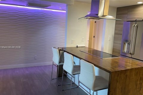 Condo in Sunny Isles Beach, Florida, 1 bedroom  № 1958426