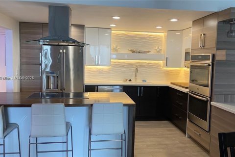 Condo in Sunny Isles Beach, Florida, 1 bedroom  № 1958426 - photo 2