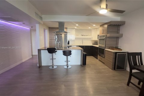 Condo in Sunny Isles Beach, Florida, 1 bedroom  № 1958426 - photo 22