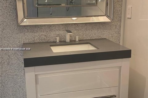 Condo in Sunny Isles Beach, Florida, 1 bedroom  № 1958426 - photo 13