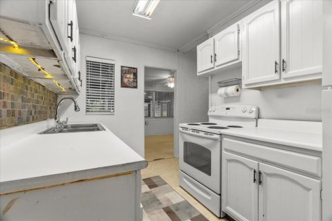 House in Casselberry, Florida 3 bedrooms, 120.03 sq.m. № 1736944 - photo 11