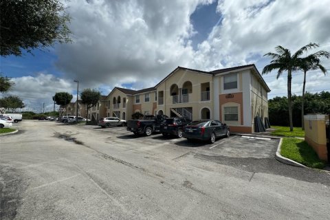 Condominio en venta en Homestead, Florida, 2 dormitorios, 86.4 m2 № 1740026 - foto 1